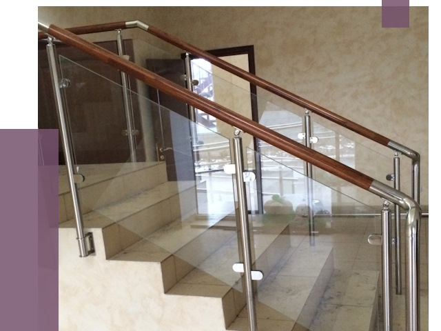 Комбинированные перила из металла и дерева в Череповце