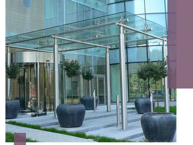 Навесы из стекла на заказ в Череповце — монтаж и установка