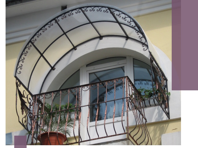 Козырьки над балконом в Череповце — изготовление и монтаж