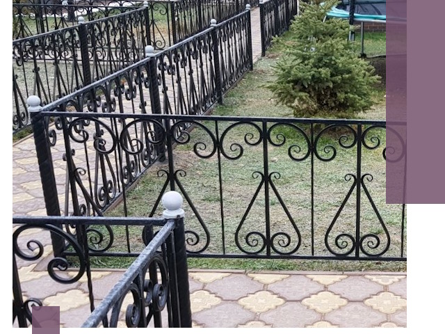 Кованые газонные ограждения под ключ в Череповце